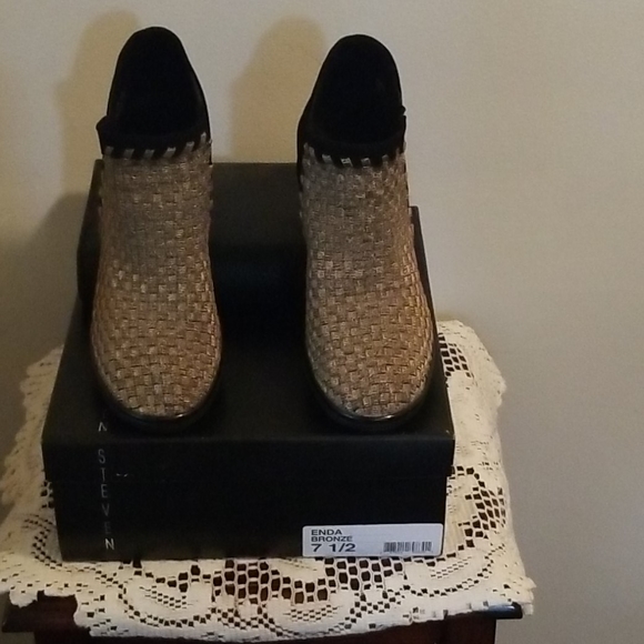 All sort of foot wear/ shoes - Picture 4 of 16